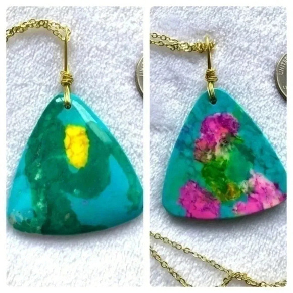 Jewelry - Reversible Triangle Fire Agate 10k Gold Ne…